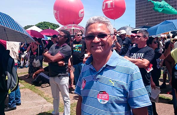 Professor Simão de Miranda quer que o governador se desculpe na TV pelo tratamento dado aos professores *Foto: Carol Bchara/Metrópoles** 