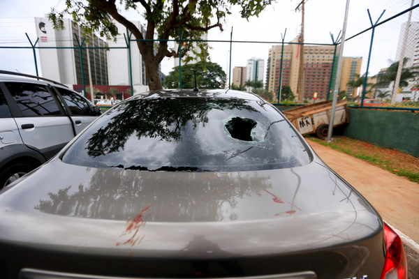 Brasília(DF), 25/09/2015 - briga entre taxistas e uber no setor hoteleiro norte . Foto: Rafaela Felicciano/Metrópoles