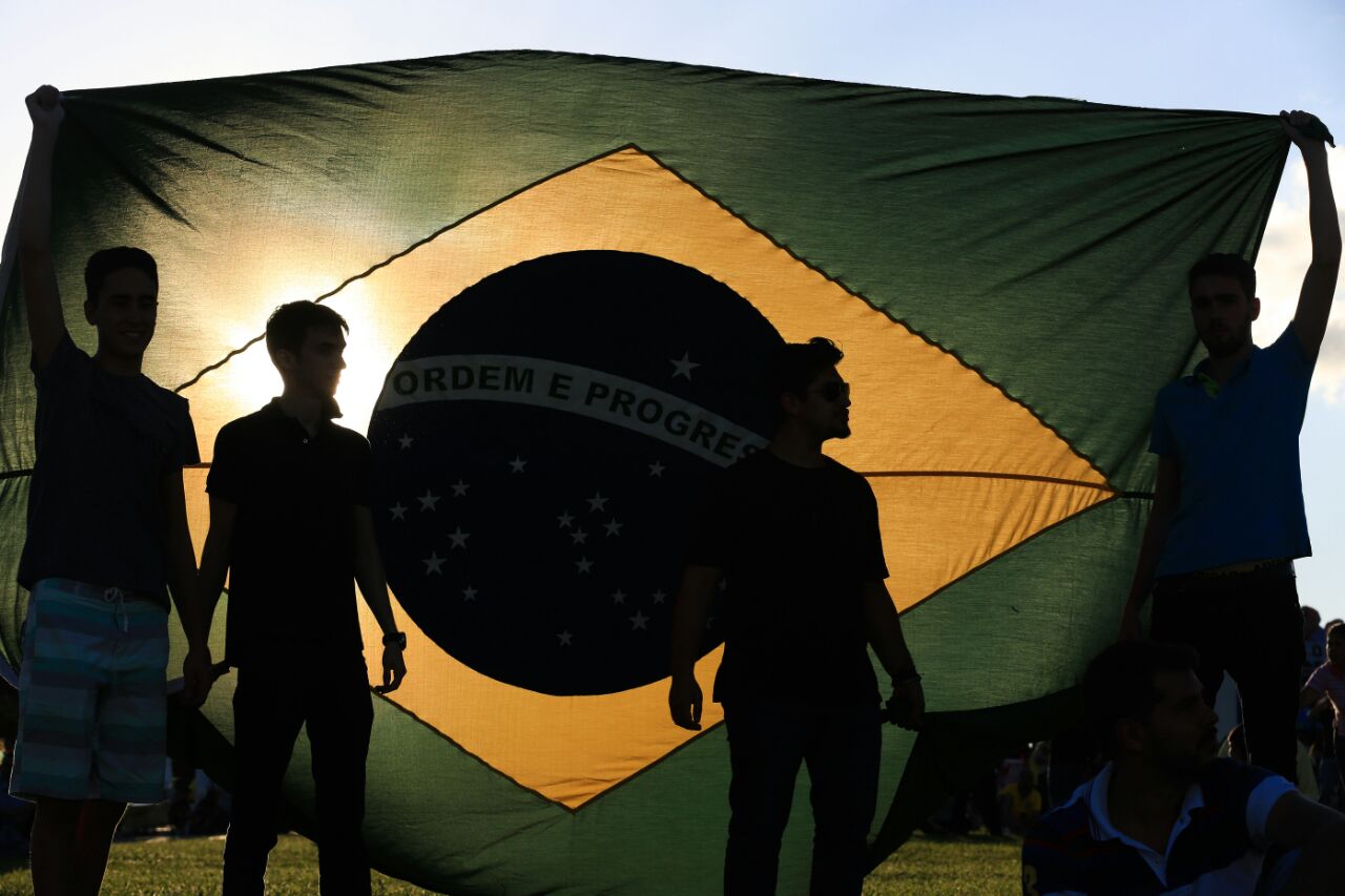 Motoboys alegam perseguição da PMDF após briga em condomínio Metrópoles