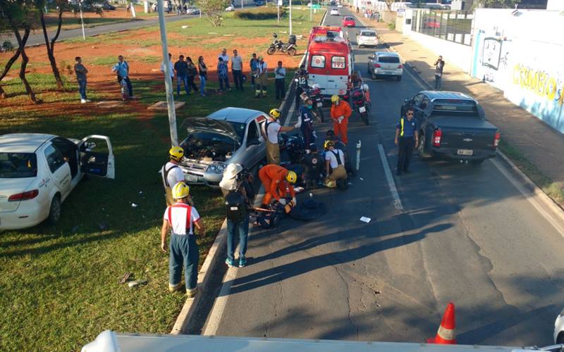 Idoso Bate Carro Em Poste E Morre De Parada Card Aca No Sig Metr Poles