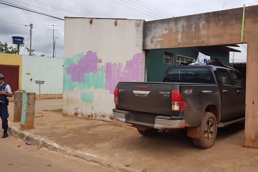 Vídeo PM prende ladrões que agrediram vítima antes de roubar Hilux