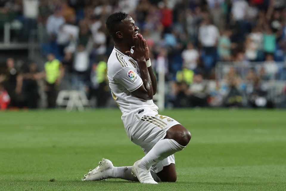 Vídeo Vinicius Jr chora ao marcar gol pelo Real Madrid no Espanhol