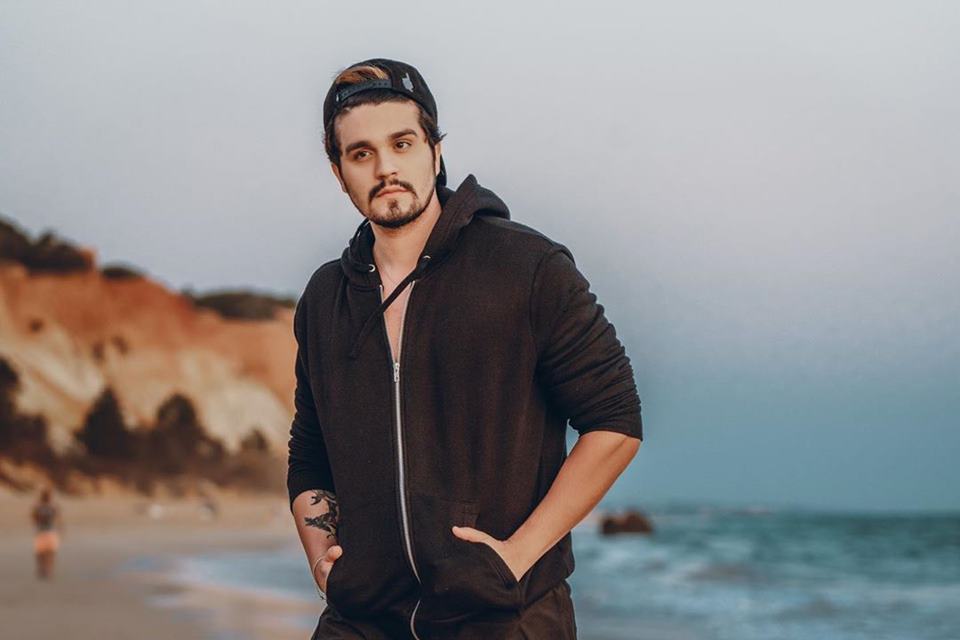 Luan Santana Aparece Sem Camisa Noiva Em Clique Sensual Metr Poles