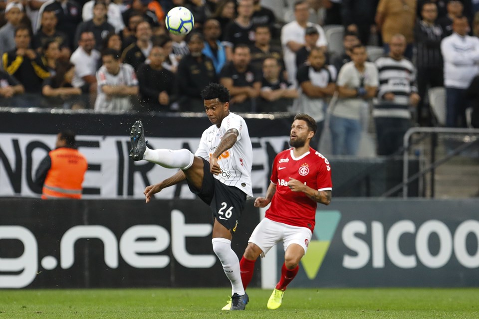 Corinthians Anuncia Renova O Do Trio Gil Gabriel E Walter Metr Poles