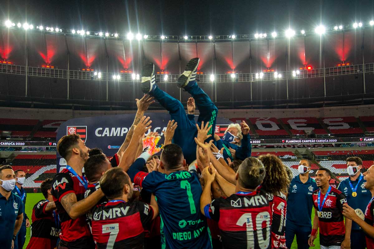 Flamengo Vence O Fluminense E Garante O Bicampeonato Carioca Metr Poles