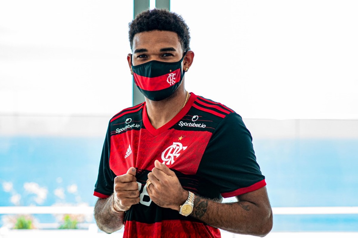 Flamengo anuncia zagueiro Bruno Viana como reforço Metrópoles