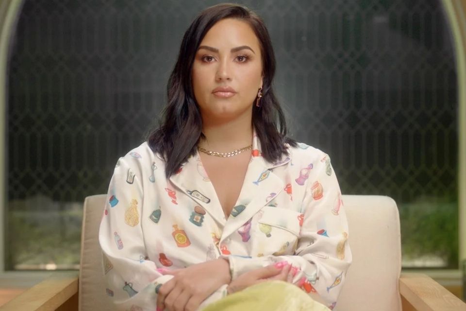 Demi Lovato faz funeral para anunciar fim da carreira pop Metrópoles