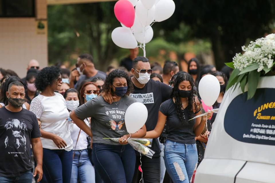 Homenagens Marcam Enterro De Giovanna Peters Jovem Assassinada No DF