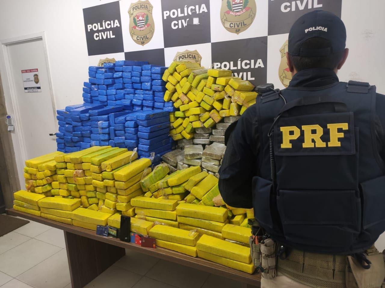 Prf Apreende Mais De Meia Tonelada De Maconha Em Rodovia De Sp Metr Poles