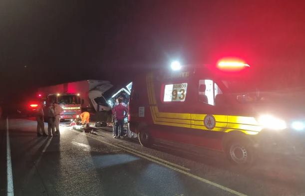 Acidente entre van e caminhão mata 12 pessoas em Tocantins Metrópoles