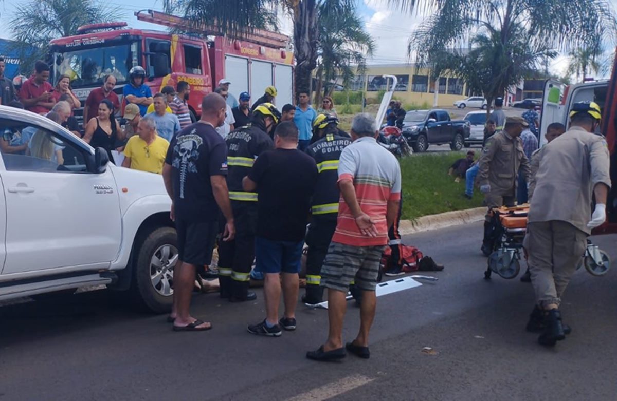 V Deo Caminhonete Atinge Cabe A De Homem Em Atropelamento Em Luzi Nia