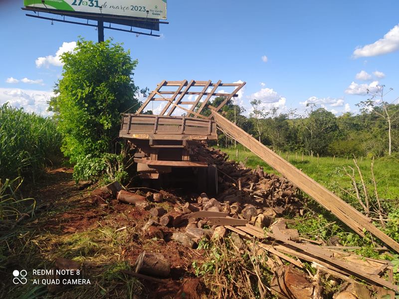 GO idoso pula de caminhão que dirigia e morre atropelado pelo veículo