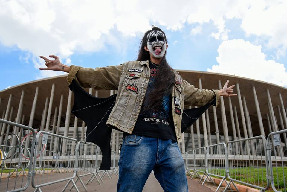 Ansiosos por megashow do Kiss e Deep Purple fãs acampam em frente à