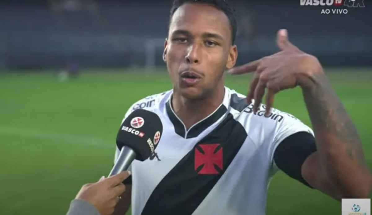 Jogador do Vasco sofre racismo e ameaças de morte após provocar