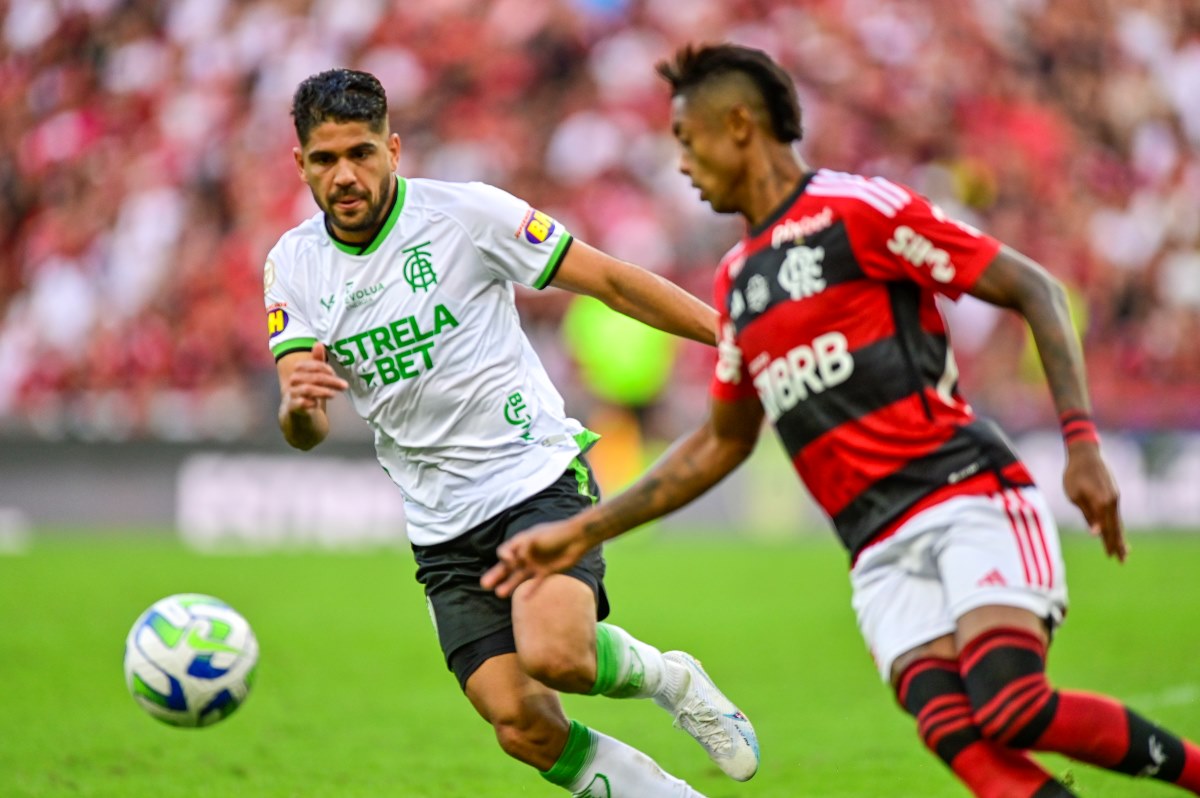 gols no fim Flamengo joga mal e empata contra o América MG