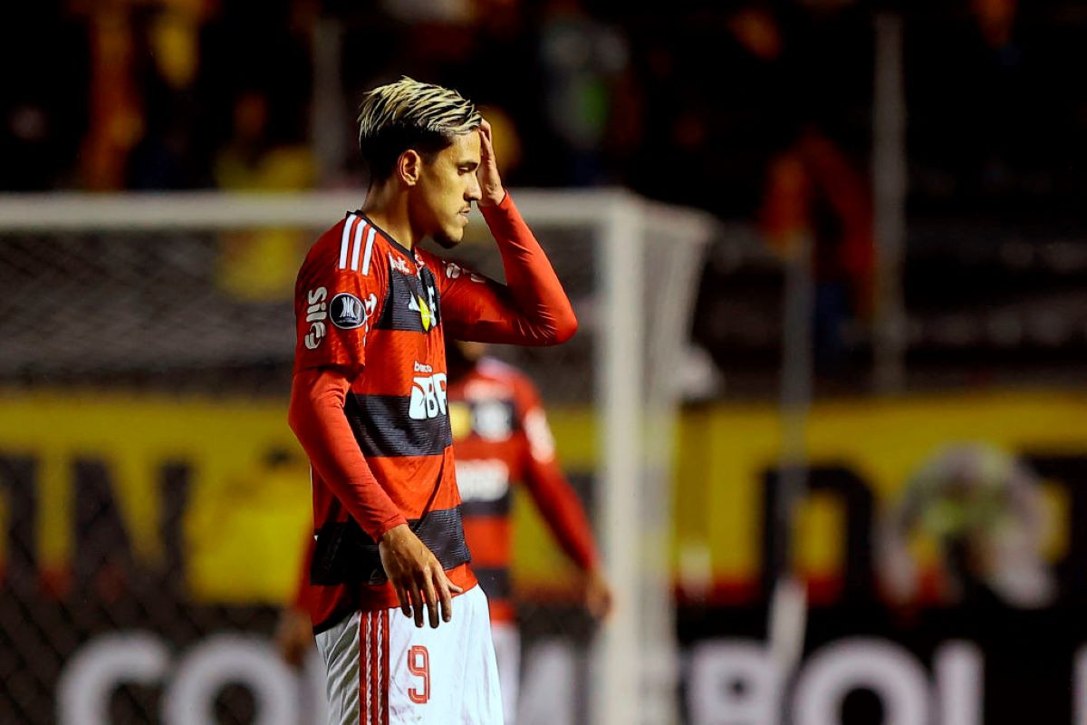 Pedro Atacante Do Flamengo Tem Carro De Luxo Roubado No Rj Metr Poles