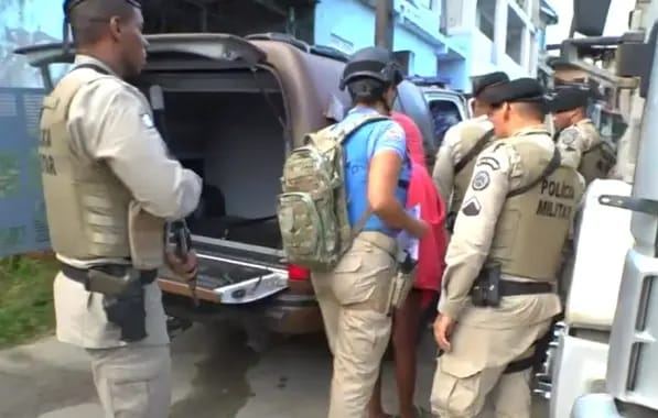 PM liberta família mantida refém por criminosos em Salvador Metrópoles