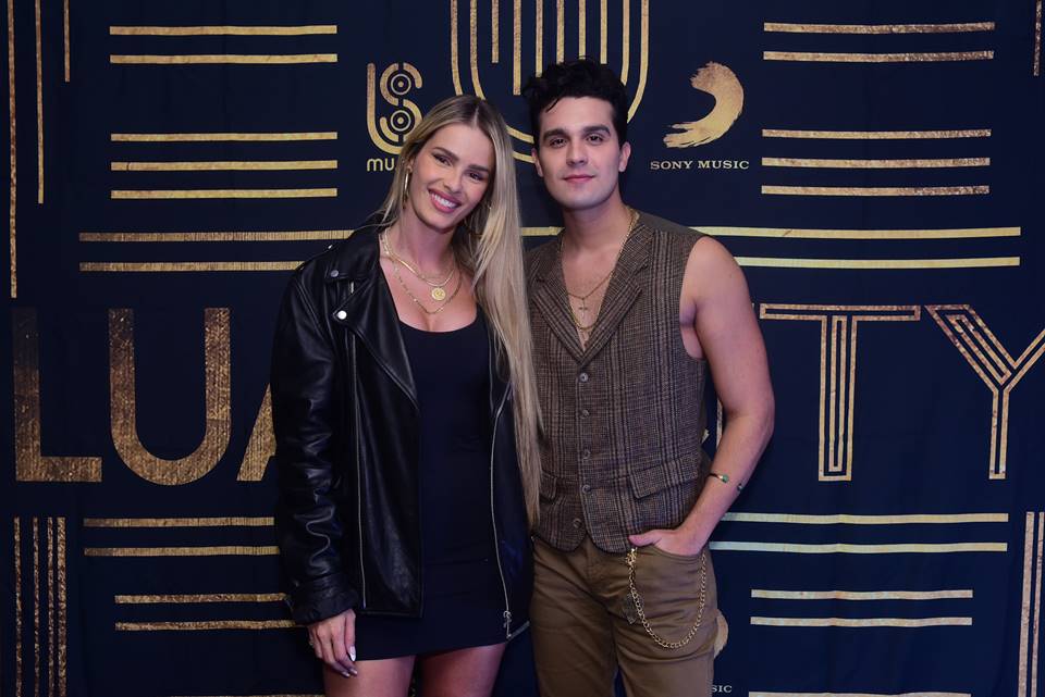 Rumor de affair entre Luan Santana e Yasmin Brunet cresce após flagra