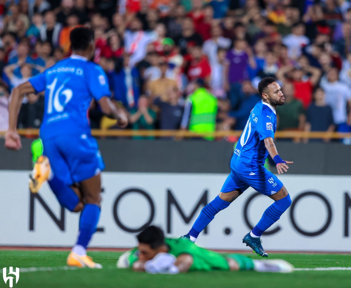 Vídeo Neymar marca pela primeira vez a camisa do Al Hilal Metrópoles