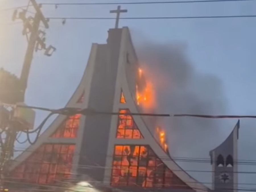 Raio Cai Em Igreja Que Destru Da Por Inc Ndio Na Grande S O Paulo