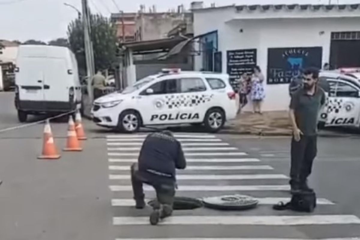 Corpo em decomposição é encontrado em bueiro no interior de SP vídeo