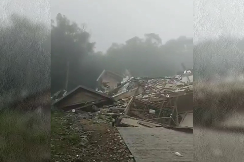 Chuvas Pr Dio Em Gramado Desaba Ap S Rachaduras No Solo Metr Poles