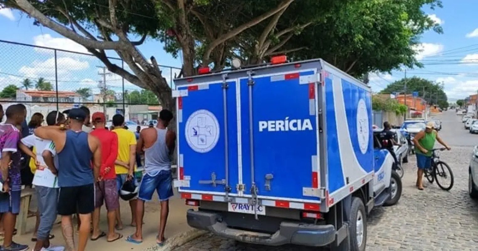 Jovem é morto enquanto aguardava início de partida de futebol na Bahia