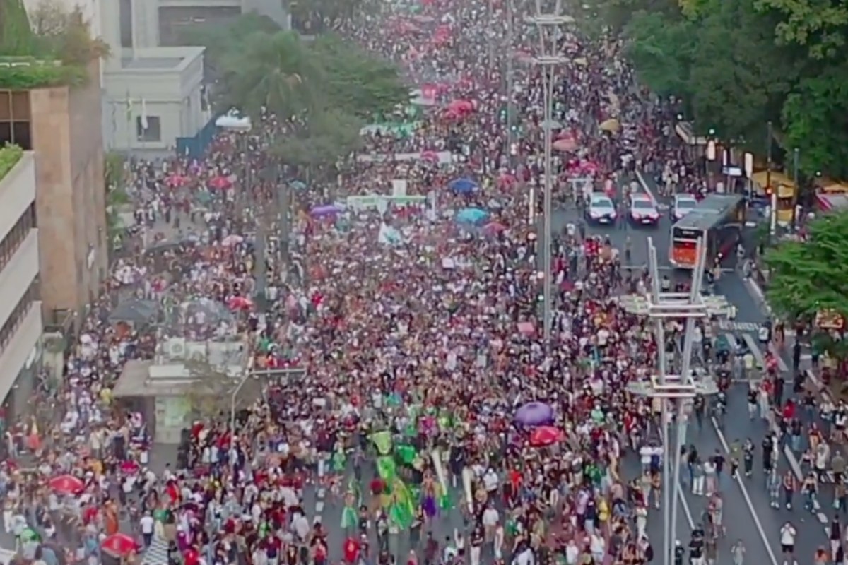 Marcha da Maconha lota a Av Paulista e pede fim da guerra às drogas