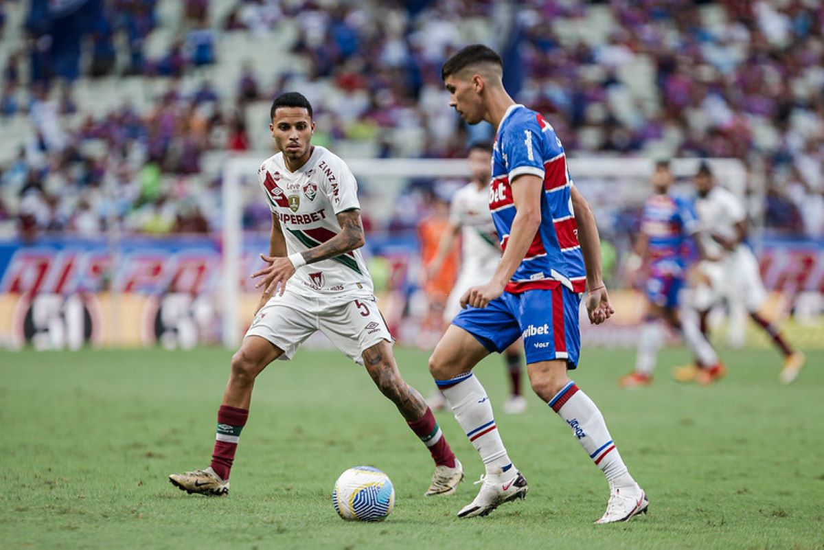 Fluminense Perde Para O Fortaleza E Afunda Na Lanterna Do Brasileir O