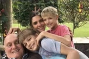 Fernanda Lima com os filhos e o pai, que faleceu recentemente