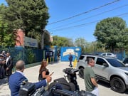 Movimentação de policiais e imprensa nos arredores da Escola Estadual Sapopemba, onde ataque a tiros deixou aluna morta