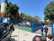 Movimentação de policiais e imprensa nos arredores da Escola Estadual Sapopemba, onde ataque a tiros deixou aluna morta