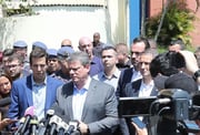Renato Feder, Tarcísio de Freitas e Guilherme Derrite em frente à Escola Estadual Sapopemba, na zona leste de SP