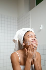 Cleansing your skin is essential to remove impurities, excess oil and makeup.