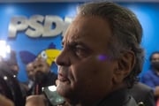 A trajetória do PSDB não apenas sublinha uma crise interna profunda, mas praticamente decreta o fim da relevância do partido no cenário político nacional.
