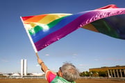 O mês do orgulho também serve como um período para conscientizar a população sobre a importância de combater o preconceito e garantir uma sociedade mais inclusiva e respeitosa