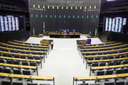 Foto colorida do plenário da Câmara dos Deputados 