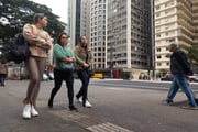 Pessoas em dia frio em São Paulo