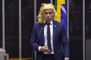Nikolas Ferreira em discurso no Dia Internacional da Mulher, na Câmara dos Deputados
