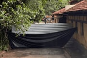 Construção é nas baias para cavalos