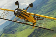 E outra em aviões monomotor E outra em aviões monomotor