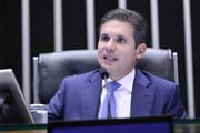 O presidente da Câmara, Hugo Motta, disseé cobrado para lkevar mandado de prisão de Zambelli ao plenário da Câmara
