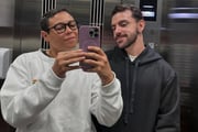 Bruno Matos, a Blogueirinha, e Edson Formaggio fazem selfie no elevador