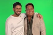 Leonardo e Zé Felipe  posam durante gravação