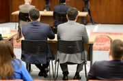 Tornozeleira eletrônica de Anderson Torres, por dentro da meia, na perna esquerda