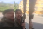 Kaioba com fuzil e pistola