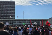 Servidores públicos fazem manifestação em frente ao Palácio do Buriti, sede do Executivo local