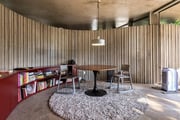 A casa só ficou pronta em meados da década de 1970, onde a família de Milton viveu até 2012