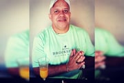 O homem exibe várias fotos nas redes sociais 