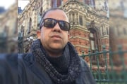 O homem exibe várias fotos nas redes sociais 